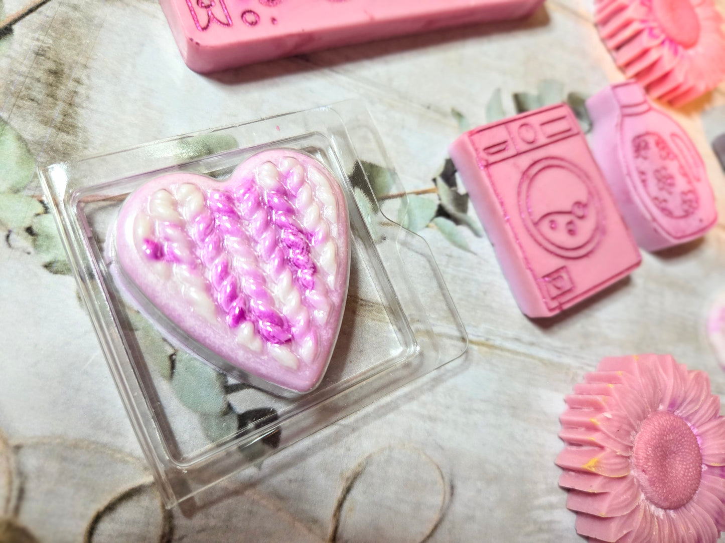 Heart clamshell